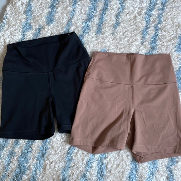 Yogalicious Biker Shorts - Picture 1 of 2